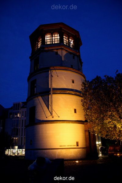 duesseldorf-altstadt-schlossturm-abend-008