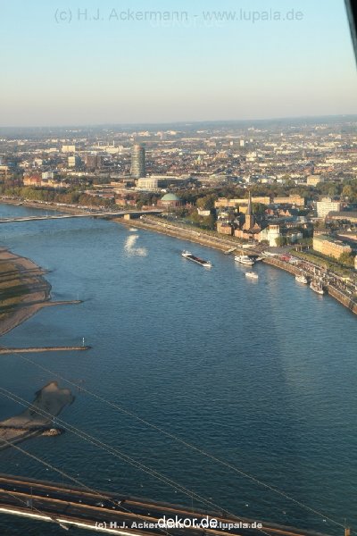 duesseldorf-altstadt-rheinpromenade-von-oben-005