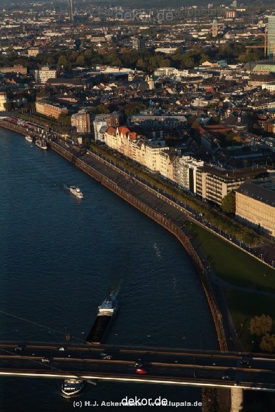 duesseldorf-altstadt-rheinpromenade-von-oben-006