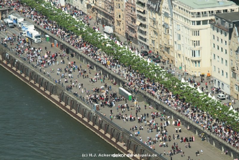 duesseldorf-altstadt-rheinpromenade-von-oben-013