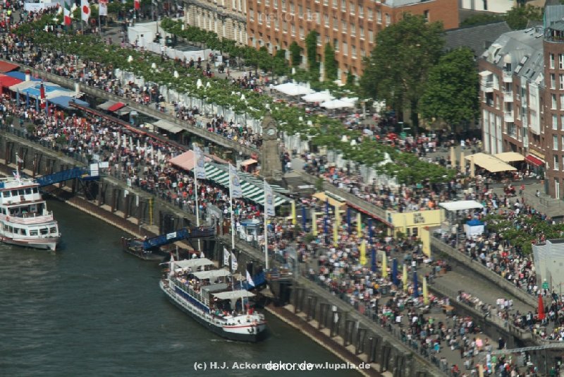 duesseldorf-altstadt-rheinpromenade-von-oben-016