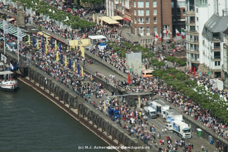 duesseldorf-altstadt-rheinpromenade-von-oben-017