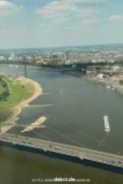 duesseldorf-altstadt-rheinpromenade-von-oben-019_tn