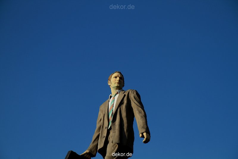 duesseldorf-saeulenheilige-geschaeftsmann-007