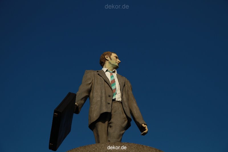 duesseldorf-saeulenheilige-geschaeftsmann-009