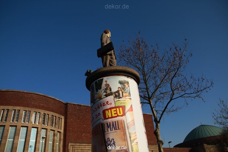 duesseldorf-saeulenheilige-geschaeftsmann-010