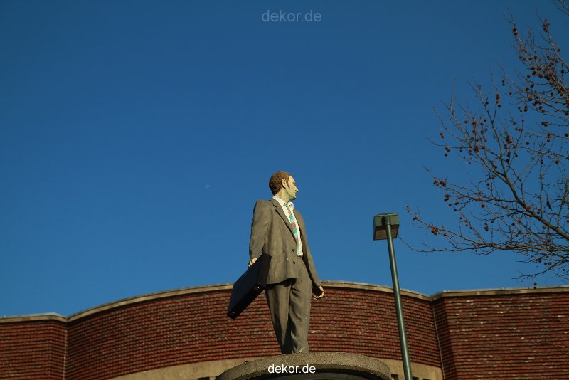 duesseldorf-saeulenheilige-geschaeftsmann-014