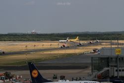 duesseldorf-flughafen-flughafen-flugzeuge-2-154
