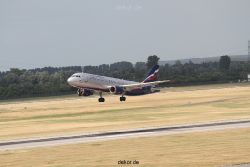 duesseldorf-flughafen-flughafen-flugzeuge-2-210