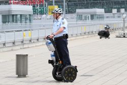 duesseldorf-flughafen-flughafen-segways-013