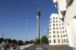 duesseldorf-medienhafen-medienhafen-gehry-bauten-001