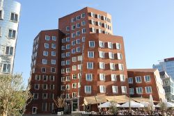 duesseldorf-medienhafen-medienhafen-gehry-bauten-002