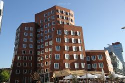 duesseldorf-medienhafen-medienhafen-gehry-bauten-003