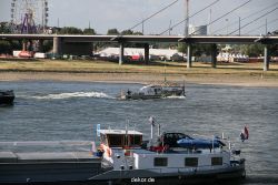 duesseldorf-medienhafen-rhein-schiffe-002
