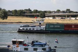 duesseldorf-medienhafen-rhein-schiffe-003