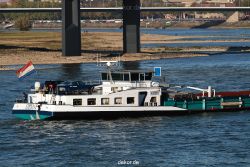 duesseldorf-medienhafen-rhein-schiffe-009