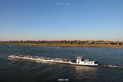 duesseldorf-medienhafen-rhein-schiffe-018