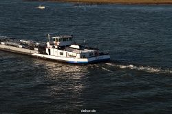 duesseldorf-medienhafen-rhein-schiffe-019