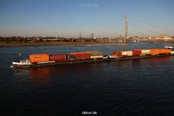 duesseldorf-medienhafen-rhein-schiffe-020