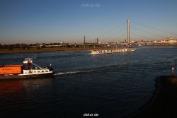 duesseldorf-medienhafen-rhein-schiffe-022