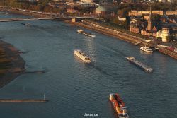 duesseldorf-medienhafen-rhein-schiffe-031