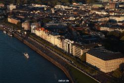 duesseldorf-altstadt-rheinpromenade-von-oben-007