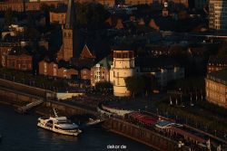 duesseldorf-altstadt-rheinpromenade-von-oben-010