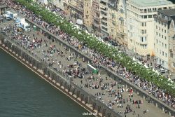 duesseldorf-altstadt-rheinpromenade-von-oben-013