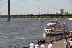 duesseldorf-altstadt-rheinpromenade2-012
