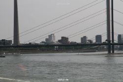 duesseldorf-altstadt-rheinpromenade2-014
