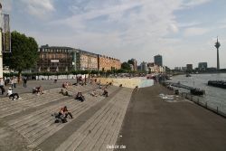 duesseldorf-altstadt-rheinpromenade2-016
