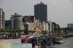 duesseldorf-altstadt-rheinpromenade2-018