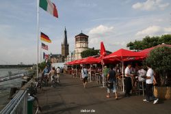 duesseldorf-altstadt-rheinpromenade2-030