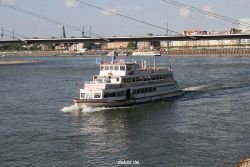 duesseldorf-altstadt-rheinpromenade2-041