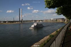 duesseldorf-altstadt-rheinpromenade2-042
