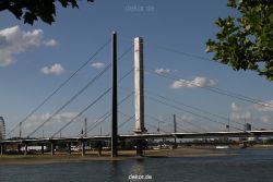 duesseldorf-altstadt-rheinpromenade2-045