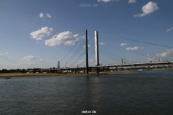 duesseldorf-altstadt-rheinpromenade2-048
