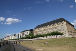 duesseldorf-altstadt-rheinpromenade2-053