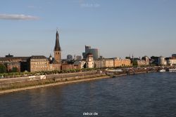 duesseldorf-altstadt-rheinpromenade2-072