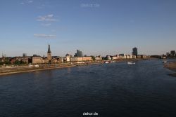 duesseldorf-altstadt-rheinpromenade2-074