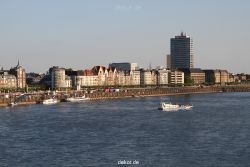 duesseldorf-altstadt-rheinpromenade2-075