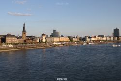 duesseldorf-altstadt-rheinpromenade2-076