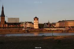duesseldorf-altstadt-rheinpromenade2-078