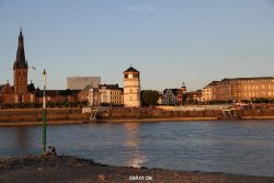 duesseldorf-altstadt-rheinpromenade2-079