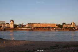 duesseldorf-altstadt-rheinpromenade2-080