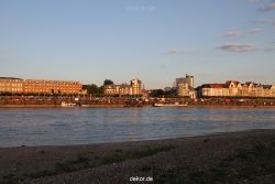 duesseldorf-altstadt-rheinpromenade2-081