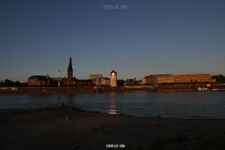 duesseldorf-altstadt-rheinpromenade2-084