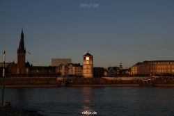 duesseldorf-altstadt-rheinpromenade2-085