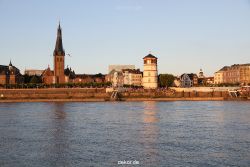 duesseldorf-altstadt-rheinpromenade2-086