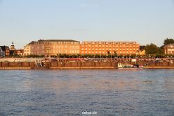 duesseldorf-altstadt-rheinpromenade2-087